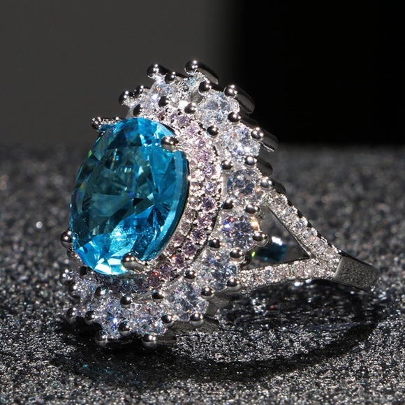 Luxury Sterling Silver Aquamarine Gemstone Ring - Picture 5 of 5